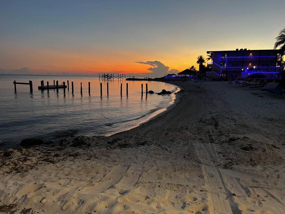 Your Happy Place On The Beach! Key Colony Beach Exterior photo